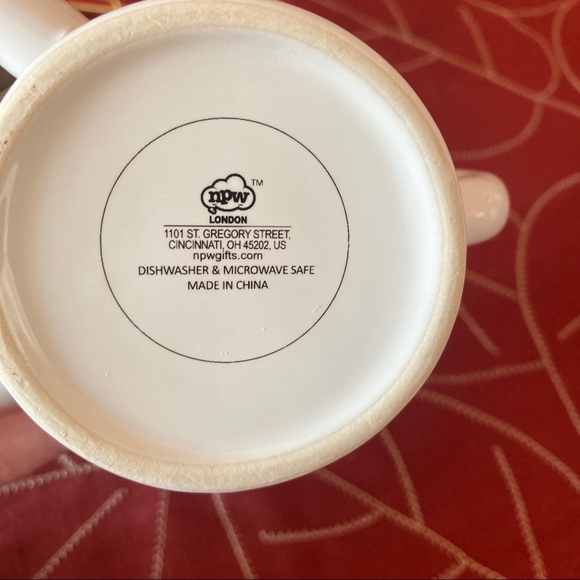 New set of his and hers hugging mugs - Picture 4 of 10